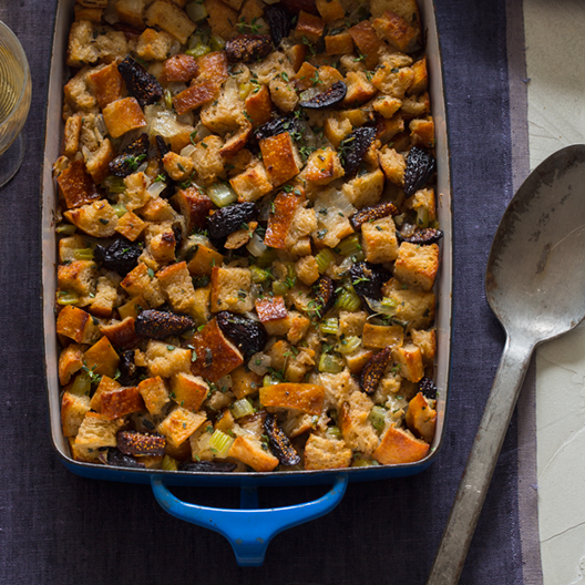 Fig Herb and Sausage Stuffing | spoon fork bacon | Bloglovin’