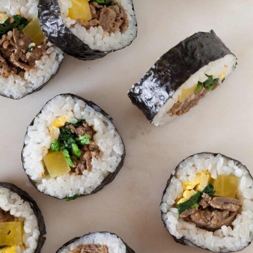 https://www.spoonforkbacon.com/wp-content/uploads/2012/03/kimbap1-1-500x500.jpg