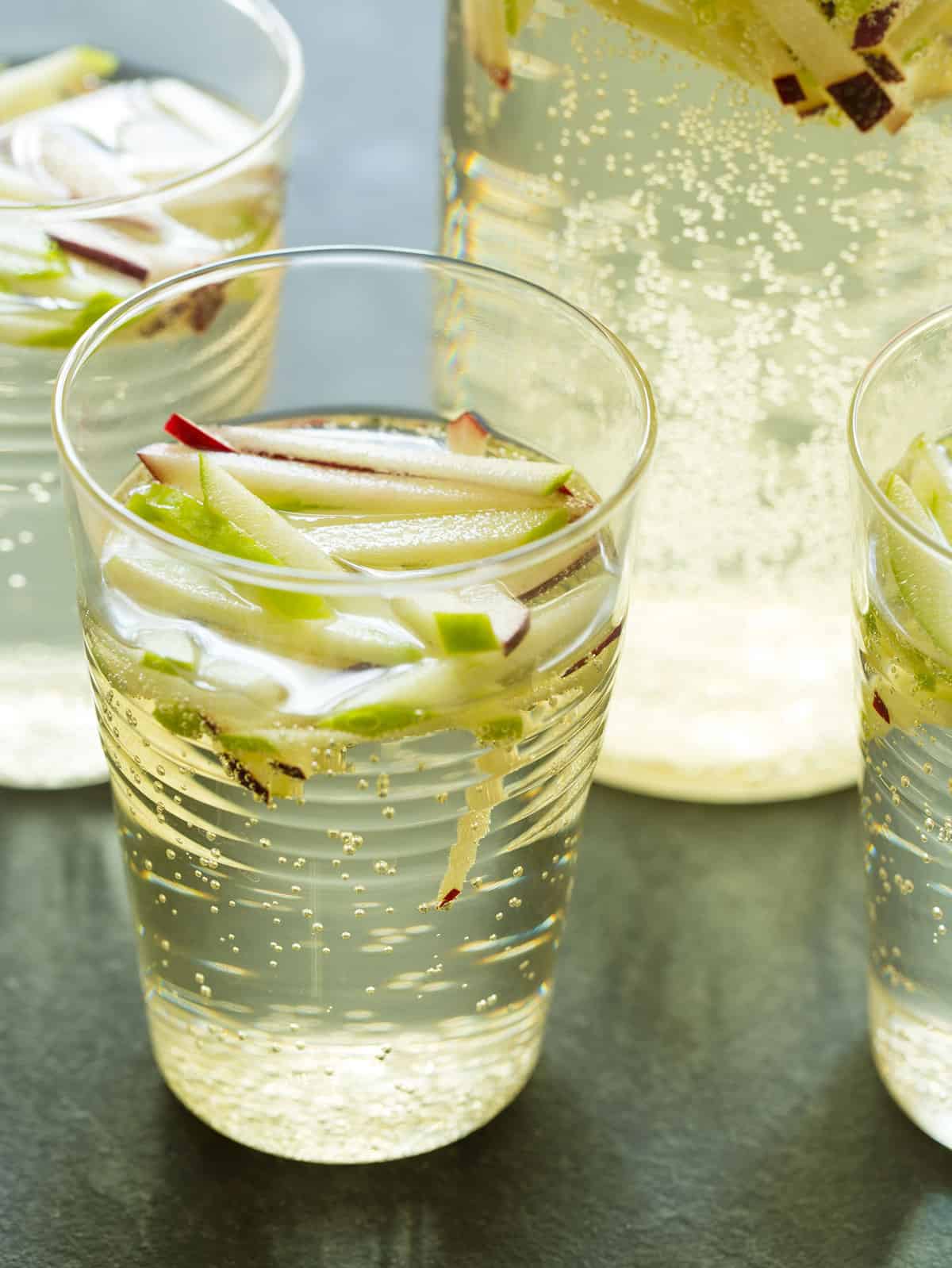 https://www.spoonforkbacon.com/wp-content/uploads/2012/08/sparkling-apple-sangria.jpg