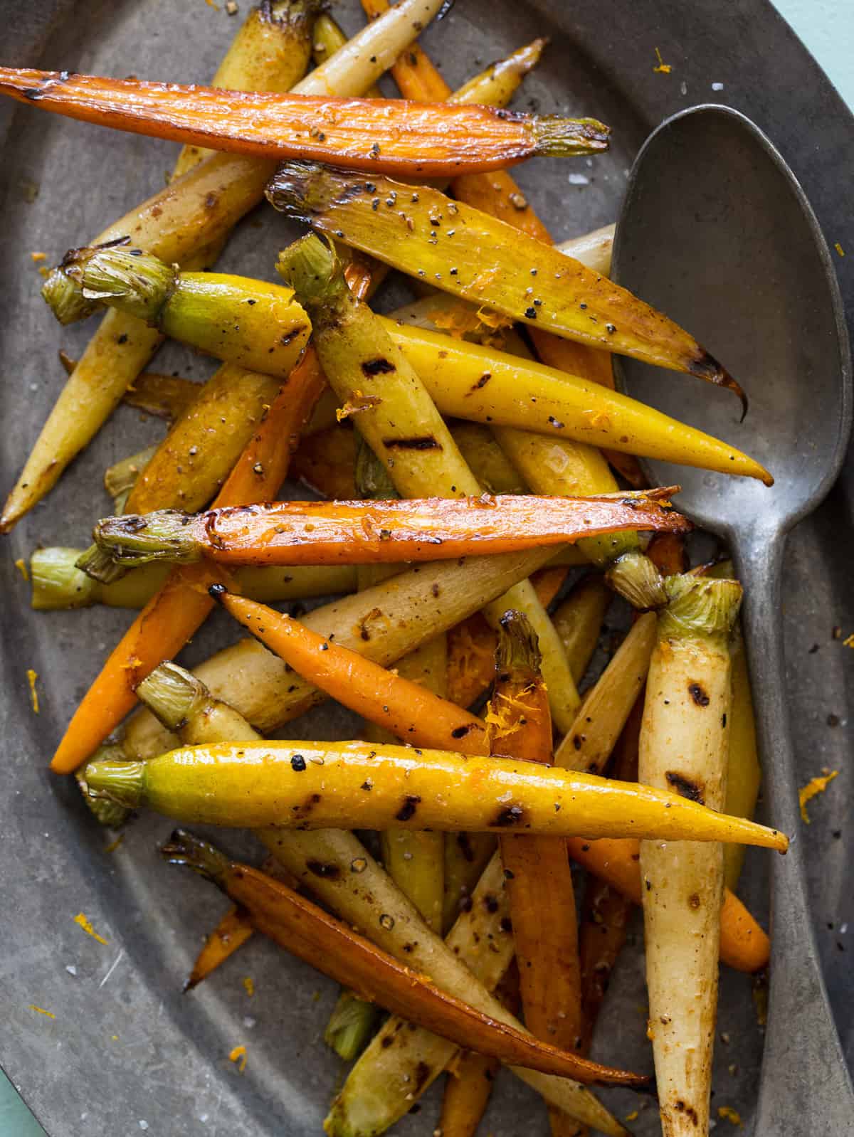 https://www.spoonforkbacon.com/wp-content/uploads/2013/04/balsamic-grilled-baby-carrots-recipe.jpg