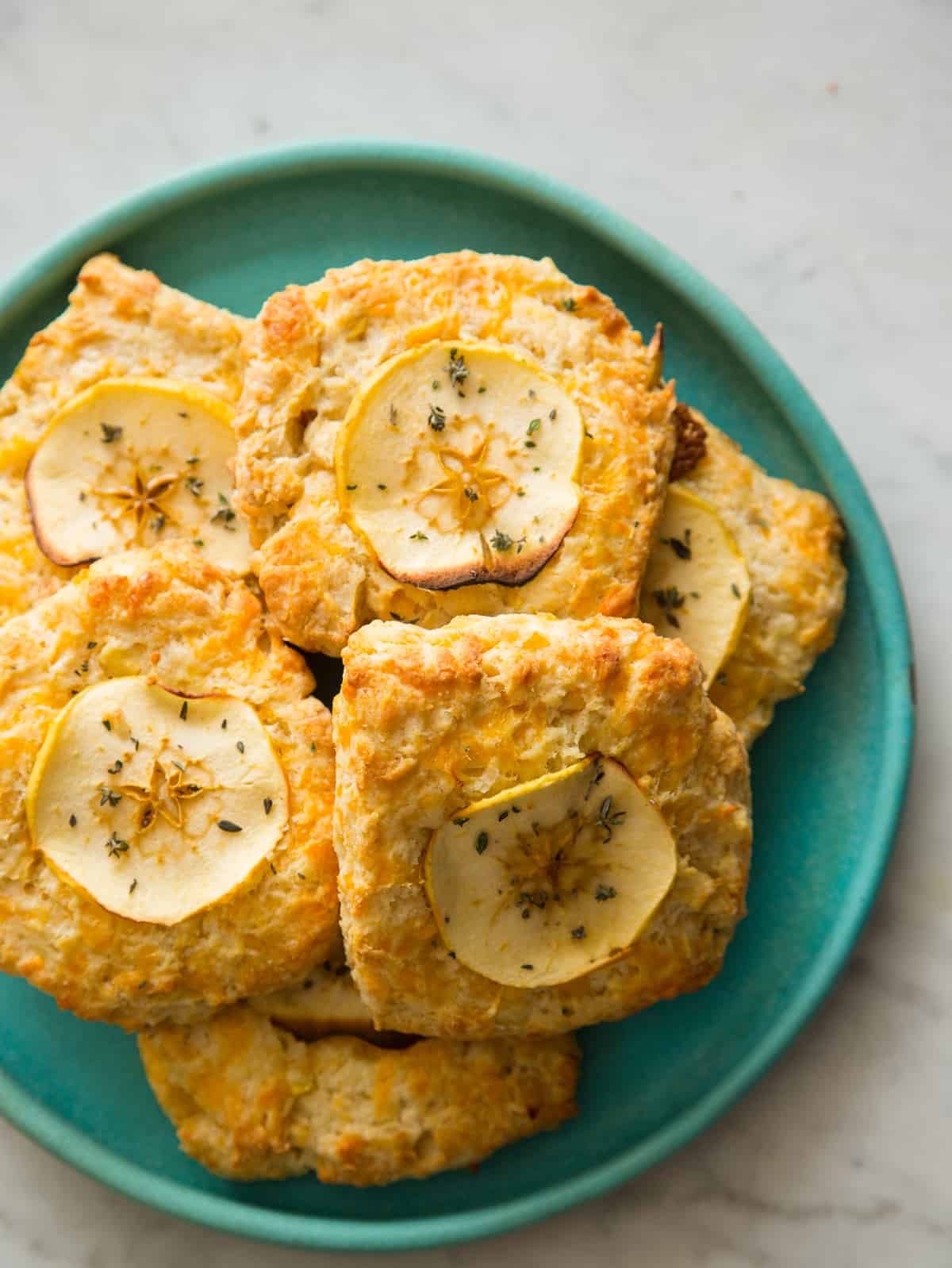 https://www.spoonforkbacon.com/wp-content/uploads/2015/03/apple_cheddar_Scones1.jpg