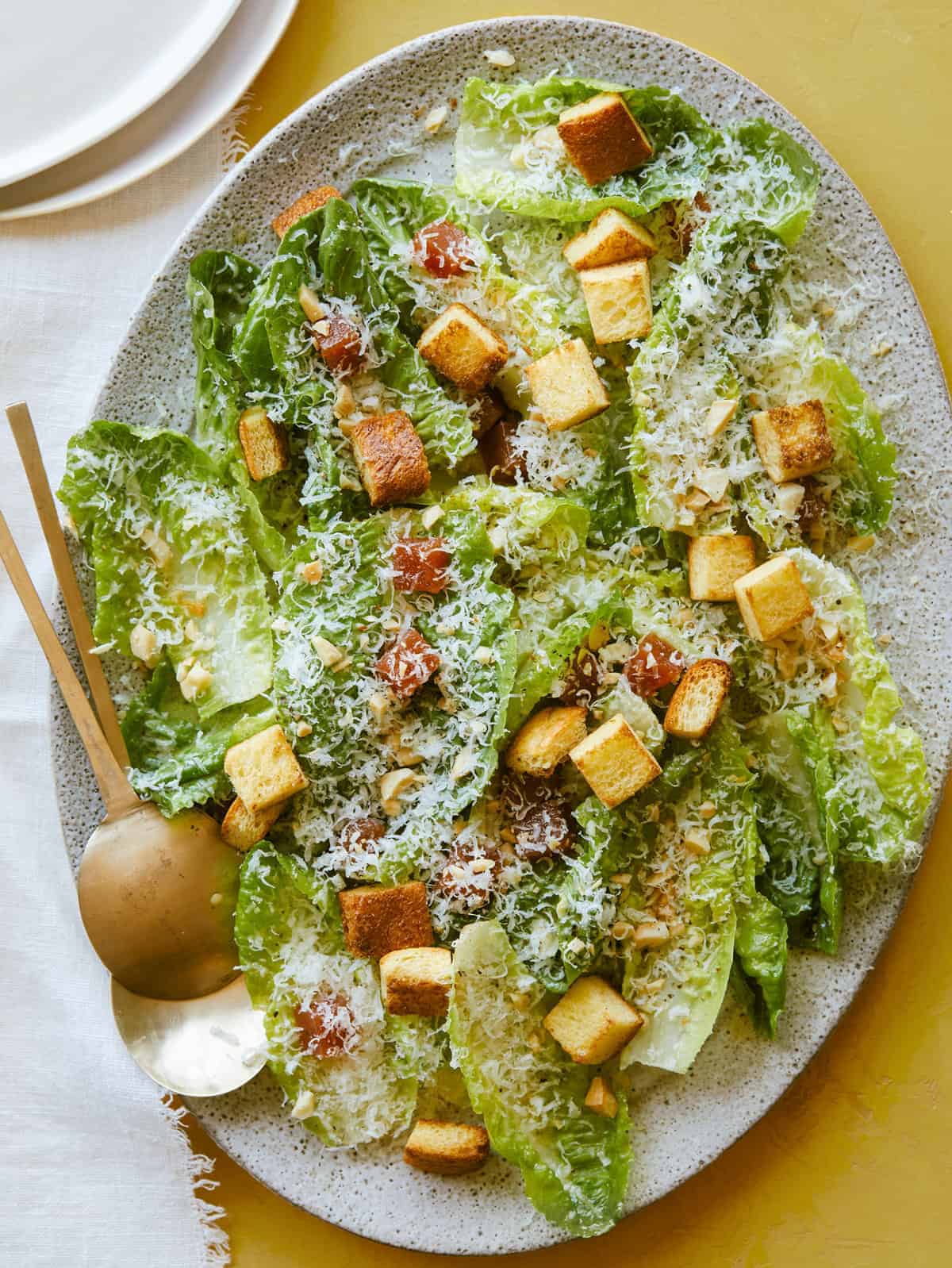 https://www.spoonforkbacon.com/wp-content/uploads/2018/06/everyday_simple_salad.jpg