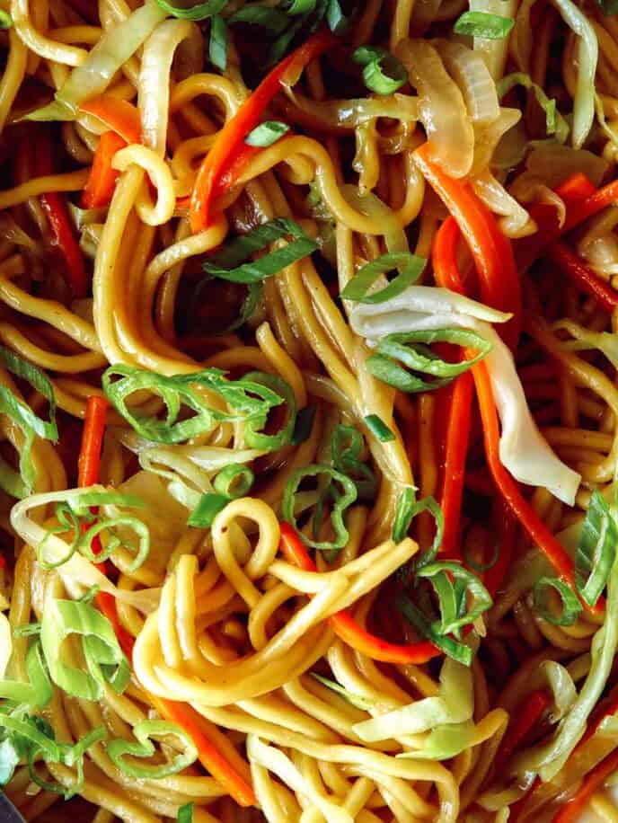 A close up on chow mein noodles to show all the ingredients like peppers and carrots. 
