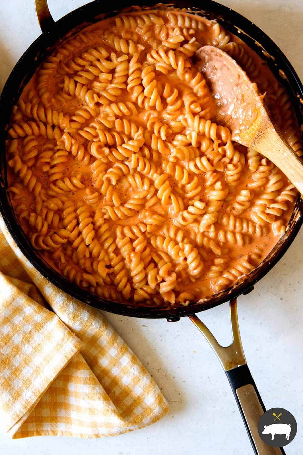 A skillet full of vodka sauce and pasta.